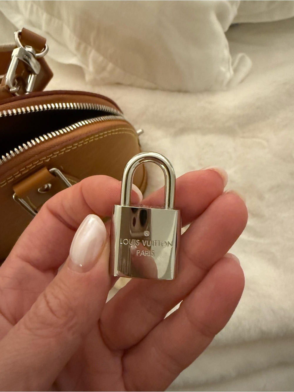 Louis Vuitton Alma BB bag - Picture 8 of 12